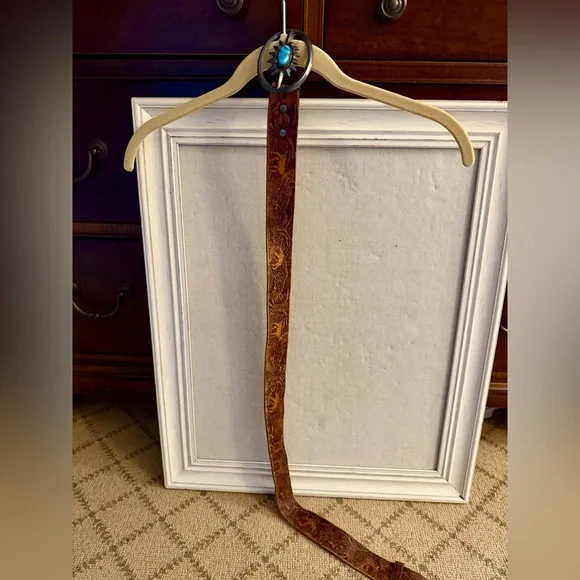 Be-Low the Belt vintage western style tooled leather and turquise buckle. - Picture 4 of 16